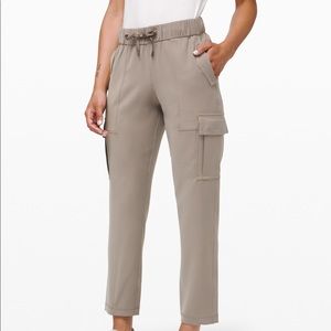 Lululemon Ready Set Cargo size 6